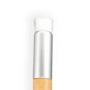 testa di un pennello setole bianche manico legno chiaro