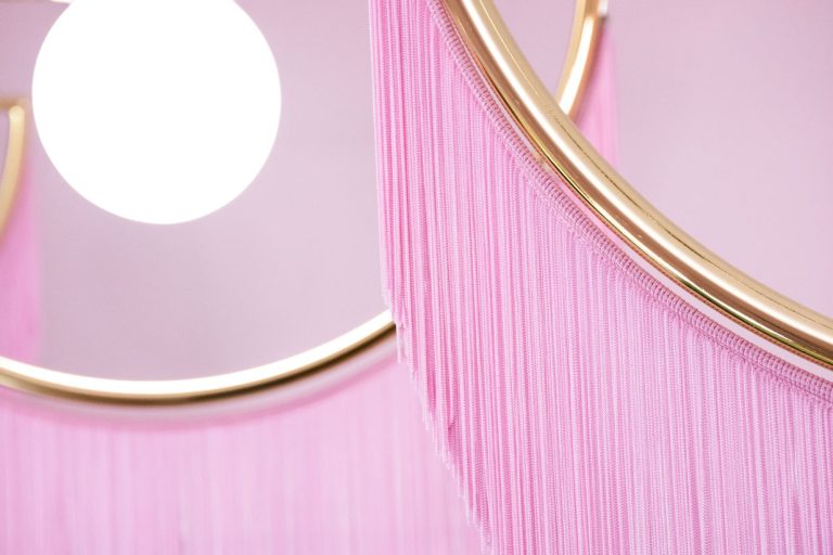 dettaglio lampada con frange