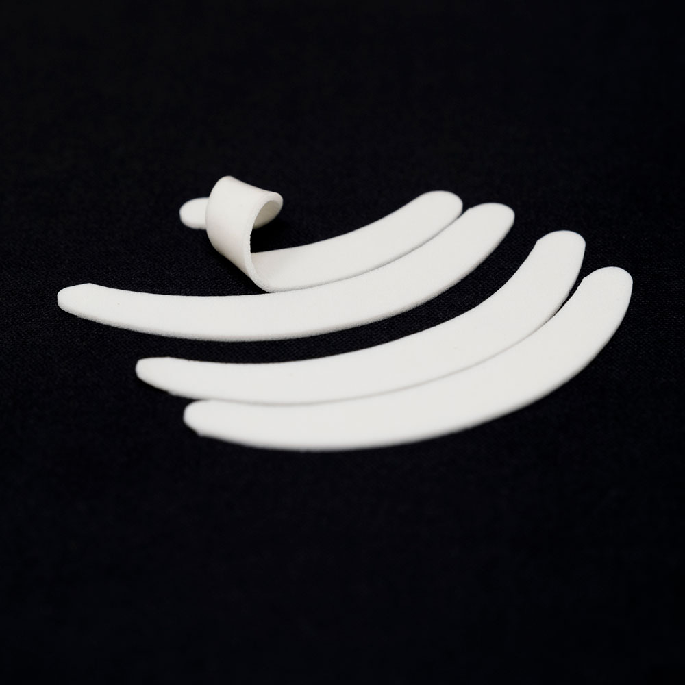 Patch-Extension-Senza-Gel-microfoam 4 patch ciglia extension in linea di cui uno ripiegato