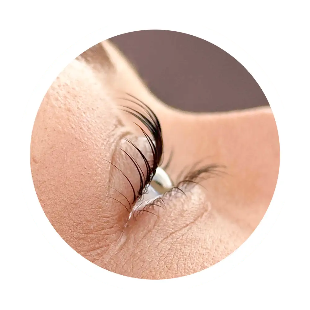 primo piano occhio con ciglia curve