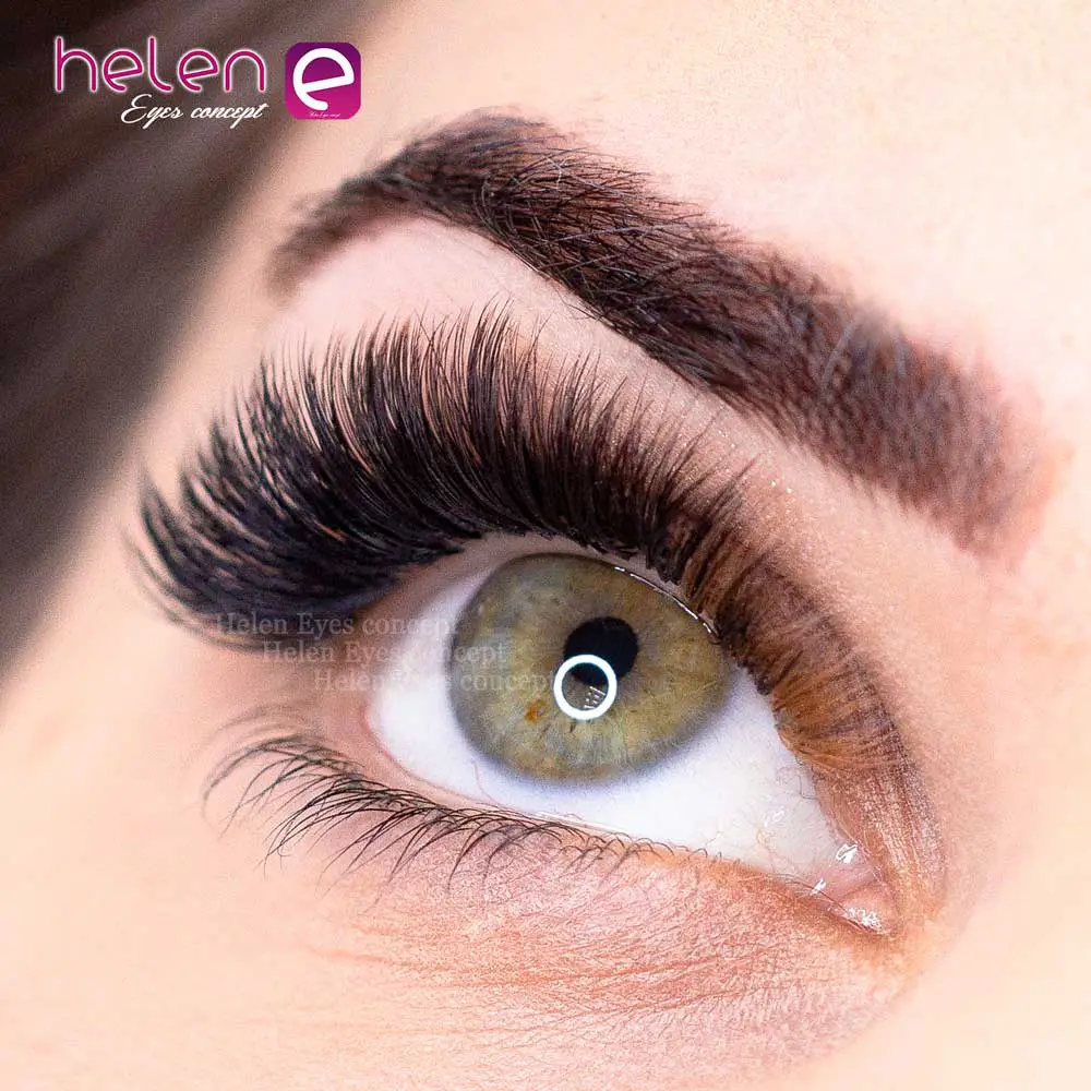 primo piano occhio con ciglia in evidenza